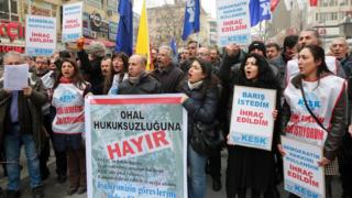 Barış İçin Akademisyenler Bildirisi imzacılarının ihraç edilmesine karşı pek çok eylem düzenlenmişti