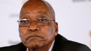 Perezida Zuma avuga ko atazegura ku butegetsi