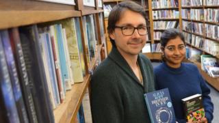 'অ্যান্ড আদার স্টোরিজ'-এর প্রকাশক স্টেফান টবলার এবং এডিটোরিয়ার প্রোডাকশন ম্যানেজার সাবা আহমেদ।