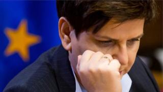Ra'iisul wasaaradda Poland Beata Szydlo waxay ka dhawaajisay inay diiddan tahay in midowga isdhexgalkiisa heer kale loo sii gudbiyo, ayadoo laga cabsanayo in dalal kale ay noqdaan kuwo laga tegey.