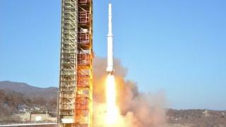 北朝鮮によるロケット発射の映像(7日)