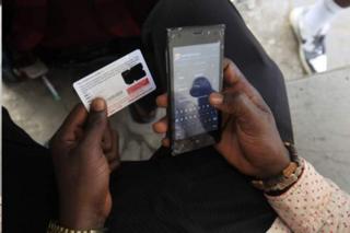 Amakompanyi ya telefone muri Tanzania ategerezwa kwandika abo ahaye amakarata