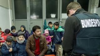 German police question migrants in Passau. Photo: 27 January 2016