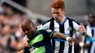 Jack Colback ac Andre Ayew