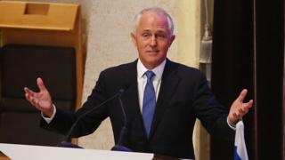 ターンブル首相はビザ制度の変更はオーストラリア人を第一に考えているためだと語った