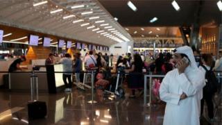 Ibihano ibihugu bine by'Abarabu byafatiye Qatar byagize ingaruka ku ngendo z'indege ziva cyangwa zijya muri Qatar