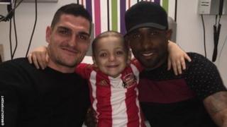 Ciyaartoyda Sunderland ee booqday waxaa ka mid ahaa Vito Mannone, Jermain Defoe (oo sawirka ka muuqda), John O'Shea iyo Sebastian Larsson