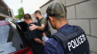 Detención efectuada por agentes del ICE