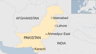Khariidad muujinaysa halka Ahmedpur kaga taal dalka Pakistan