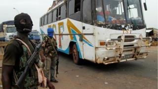 Abagumutse bari basigaye bazibira amabarabara
