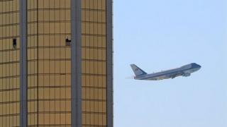 Las Vegas-da Paddock-ın atəş açdığı otel otağının pəncərəsi