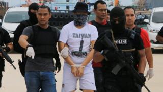 Penangkapan tersangka kasus pengiriman 1 ton sabu asal Taiwan ke Anyer, Banten, 16 Juli 2017.