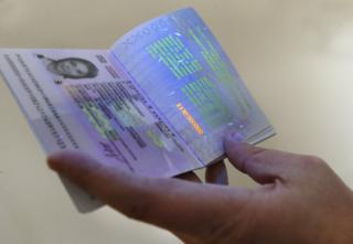 Їздити у ЄС без віз зможуть власники біометричних паспортів