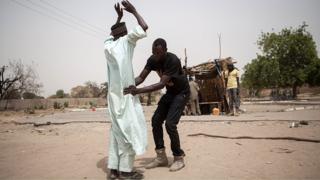 Des miliciens contrôlent les mouvements des populations dans l'Etat du Borno
