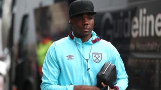 Le défenseur italien Angelo Ogbonna prolonge de 5 ans à West Ham