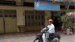 Wani kamfanin sayar da ruwana mama a Cambodia