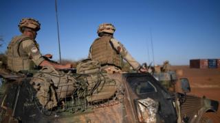 フランスは約4000人の兵士をマリに駐留させている