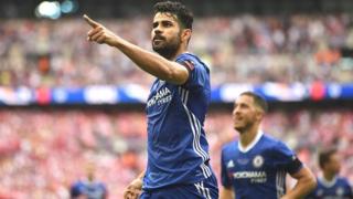 En juin, l'attaquant d'origine brésilienne a révélé avoir reçu un message de l'entraineur de Chelsea, Antonio Conte, lui indiquant qu'il ne faisait "pas partie de ses plans".