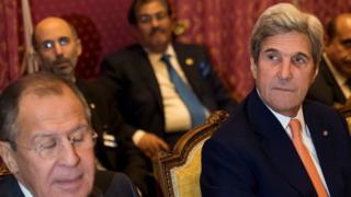 Kerry wuxuu raadinayaa xal laga gaaro colaadda Suuriya