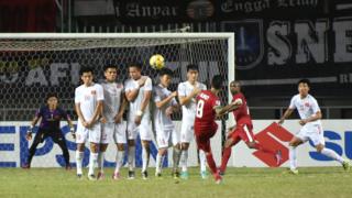Tuyển Việt Nam thể hiện lối chơi rời rạc, thiếu gắn kết trước sức ép của đối thủ