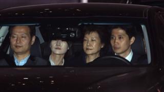 Prezida wa Korea y'epfo aherutse kuvanwa mu mabanga, Park Geun-hye, afungiwe mu nzu iri mu gisagara ca Seoul