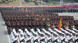 Kuzey Kore'nin kurucusu Kim Il-Sung'un 105. doğum yıldönümü nedeniyle 15 Nisan'da yapılan askeri geçit töreninden bir kare