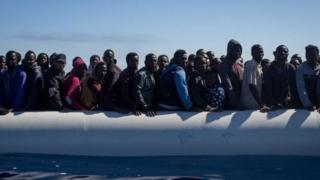 Abimukira baharugwa mu bihumbi baramaze kugwa mu kiyaga ca Méditerranée bagerageza kuja i Buraya