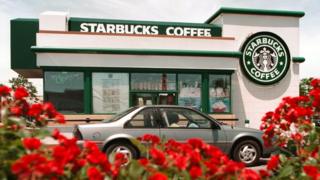 Starbucks arabaya servis