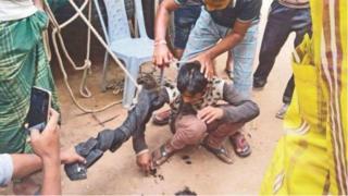 ঢাকার কয়েকটি দৈনিকে প্রকাশিত হয়েছে এই ছবিটি