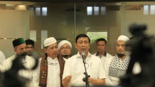 Massa aksi 313 dan Wiranto.