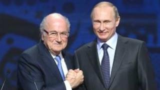 L'ancien président de la Fifa assistera au mondial 2018 qu'organise la Russie sur invitation du chef de l'Etat russe.