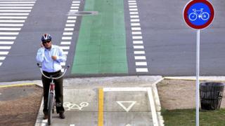Le dicen "la bicicleta financiera". Es la operación con las que los inversionistas se aprovechan de un sistema de ajuste basado en controlar la inflación con altas tasas de interés.