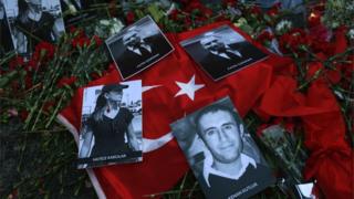 Мемориал погибшим в стамбульском клубе