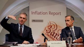 英格蘭銀行副行長本·布洛德本特(Ben Broadbent)與行長馬克·卡尼(右)