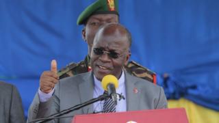 Magufuli akizungumza na wananchi katika sherehe za ufunguzi wa Barabara ya Iringa-Dodoma katika sehemu ya Iringa-Migori-Fufu Km 189 iliyokamilika kujengwa katika kiwango cha lami. Aprili 29,2018.