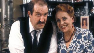 Gorden Kaye: 'Allo 'Allo!'s Rene Artois dies aged 75 - BBC News