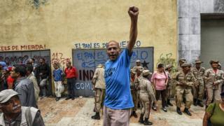 Chavezciler orduya, 'Bolvarcı devrimin güvencesi' olarak bakıyor