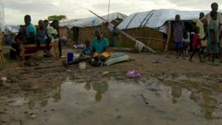 Les trois hommes, tous de nationalité sud-soudanaise, auraient été tués alors qu'ils se rendaient dans un entrepôt du PAM où ils travaillaient comme porteurs.