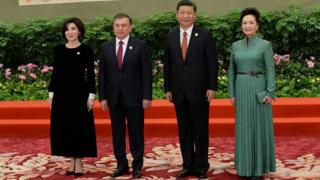 Shavkat Mirziyoyev va Shi Jinping rafiqalari bilan