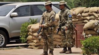 Des soldats de l'armée malienne et de la force Barkhane se sont rendus sur le lieu de l'attaque.