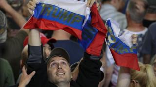 Трампнинг айрим мухлислари Россия байроқлари билан келган