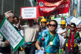 Hong Kong'da birkaç bin kişi protestolar için sokaklarda.