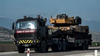 Turkish tank transported to the Syrian border