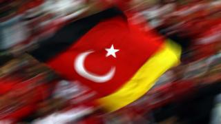 iç içe geçen almaya türkiye bayrağı