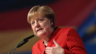 Mrs Merkel ayaa shacbiyad ku leh Jarmalka in kastoo caqabado ay ka wajaheyso mucaaradka