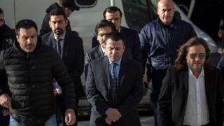 8 firari asker Yunanistan'a sığınma başvurusunda bulundu.