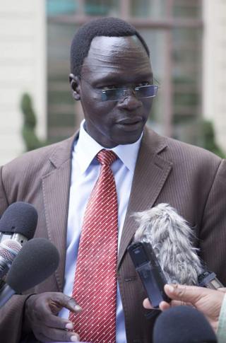 James Gatdet Dak ayaa Nairobi lagu xiray ka hor inta aan la tarxiilin