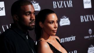 Kanye West (solda) ve Kim Kardashian West