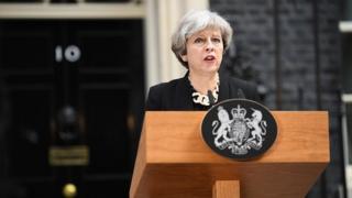 Les législatives se dérouleront jeudi et la campagne reprendra lundi, a annoncé Theresa May.