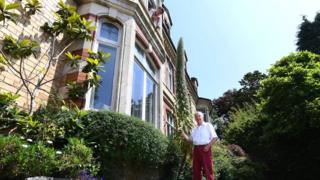 Mr and Mrs Thomas measuring their giant flower
